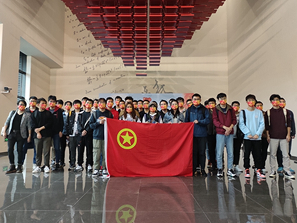 1636965287791435.jpg 图2 钱学森图书馆合照.jpg