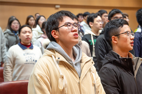 1679493570142517.jpg 图4-集体合唱团歌.jpg