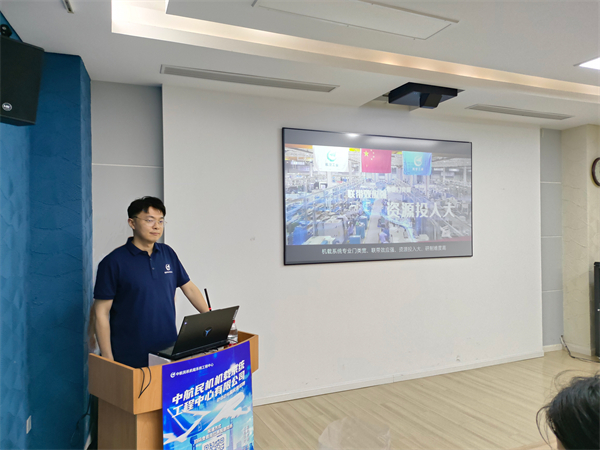 1696393329380892.jpg 图一:赵炜琦做宣讲.jpg