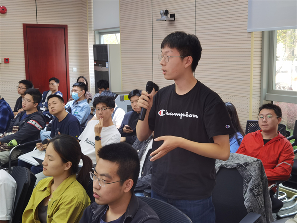 1697718343409625.jpg 图4 提问交流环节.jpg