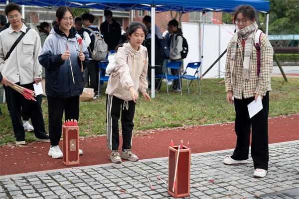 1700565871448542.jpg 定向越野2.jpg